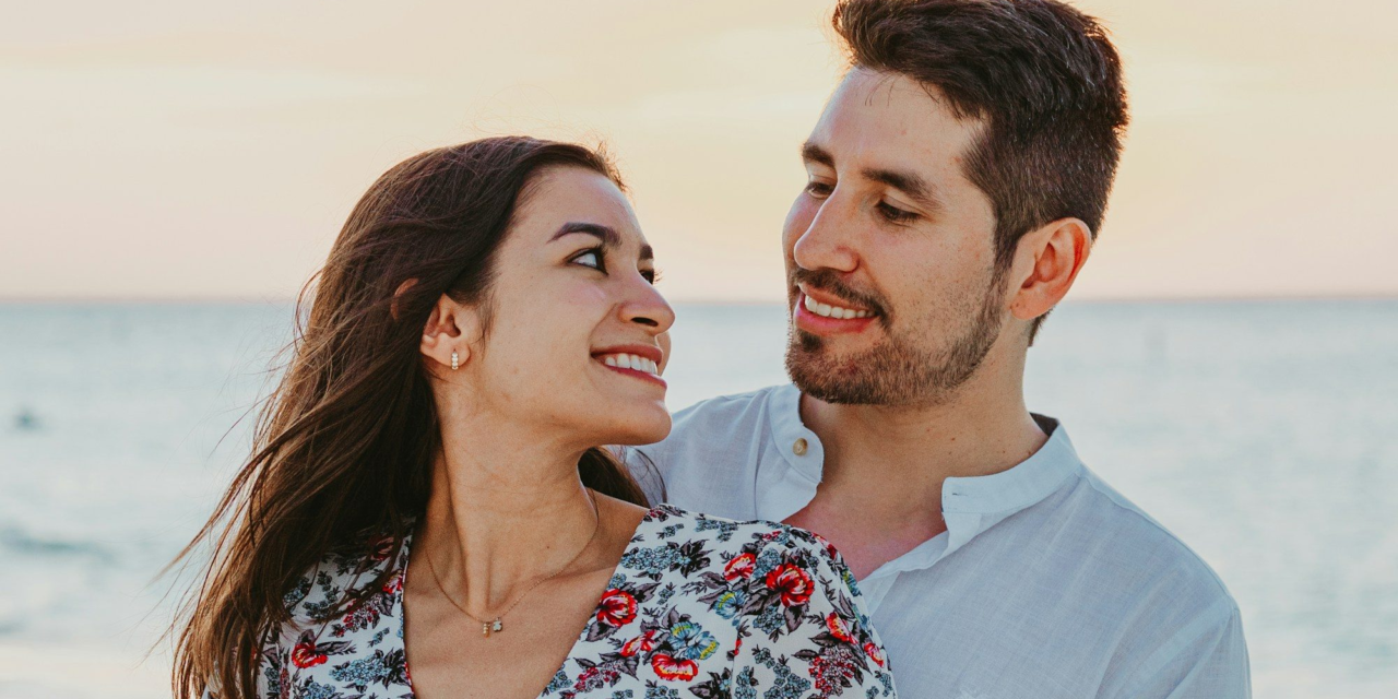 Planning a Sunset Photoshoot in Aruba: Locations, Timing and What to Wear