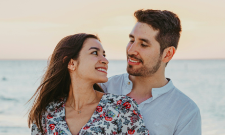 Planning a Sunset Photoshoot in Aruba: Locations, Timing and What to Wear