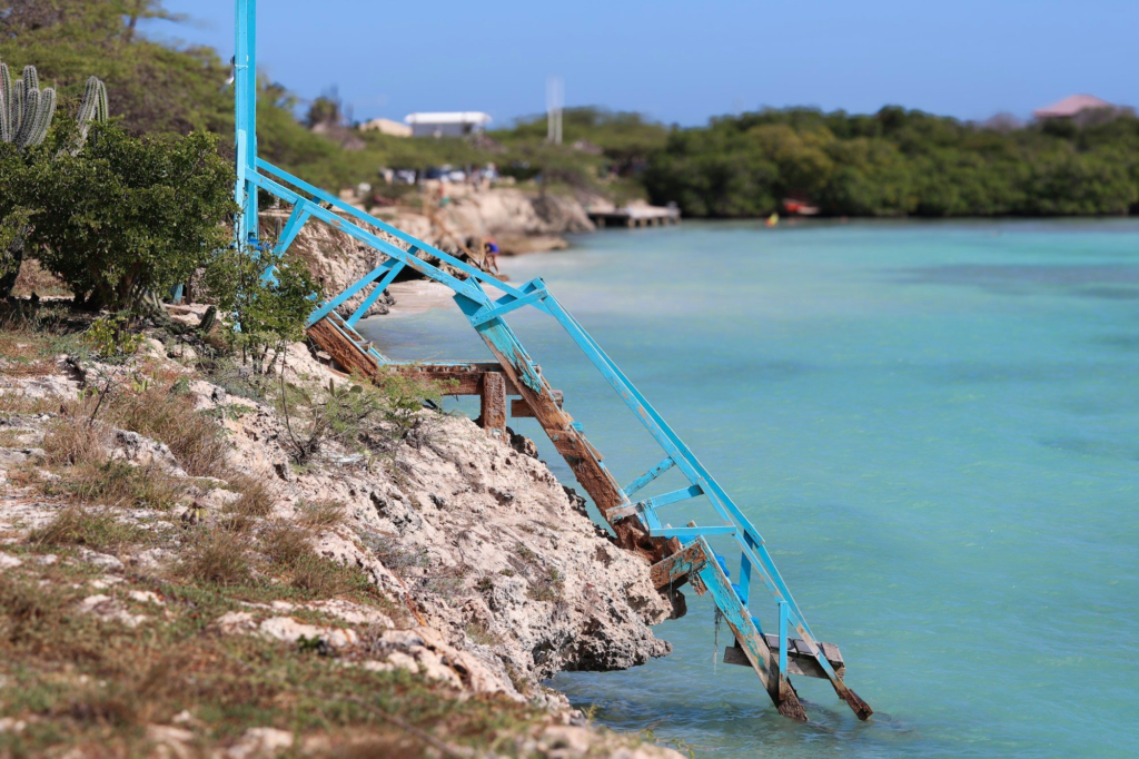 Blue staircase leading from Mangel Halto into clear water
