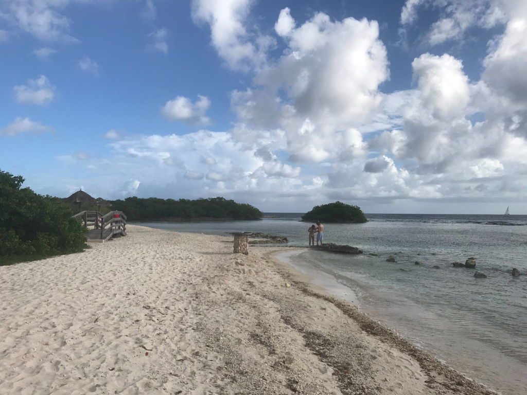 The beach at Mangel Halto with a small mangrove islet offshore