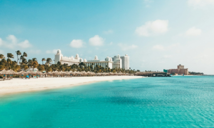 Palm Beach Aruba: Water Sports, Beach Bars and What to Expect